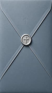 Sobre Cruz de plata: Gris azulado con cruz y filos de plata.