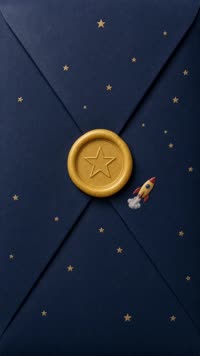 Sobre Cohetes y estrellas: Marino con cohete y estrellas.